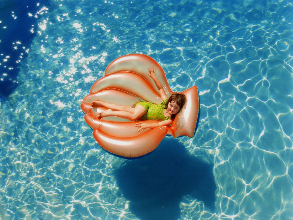 A hotel with a kid-friendly pool