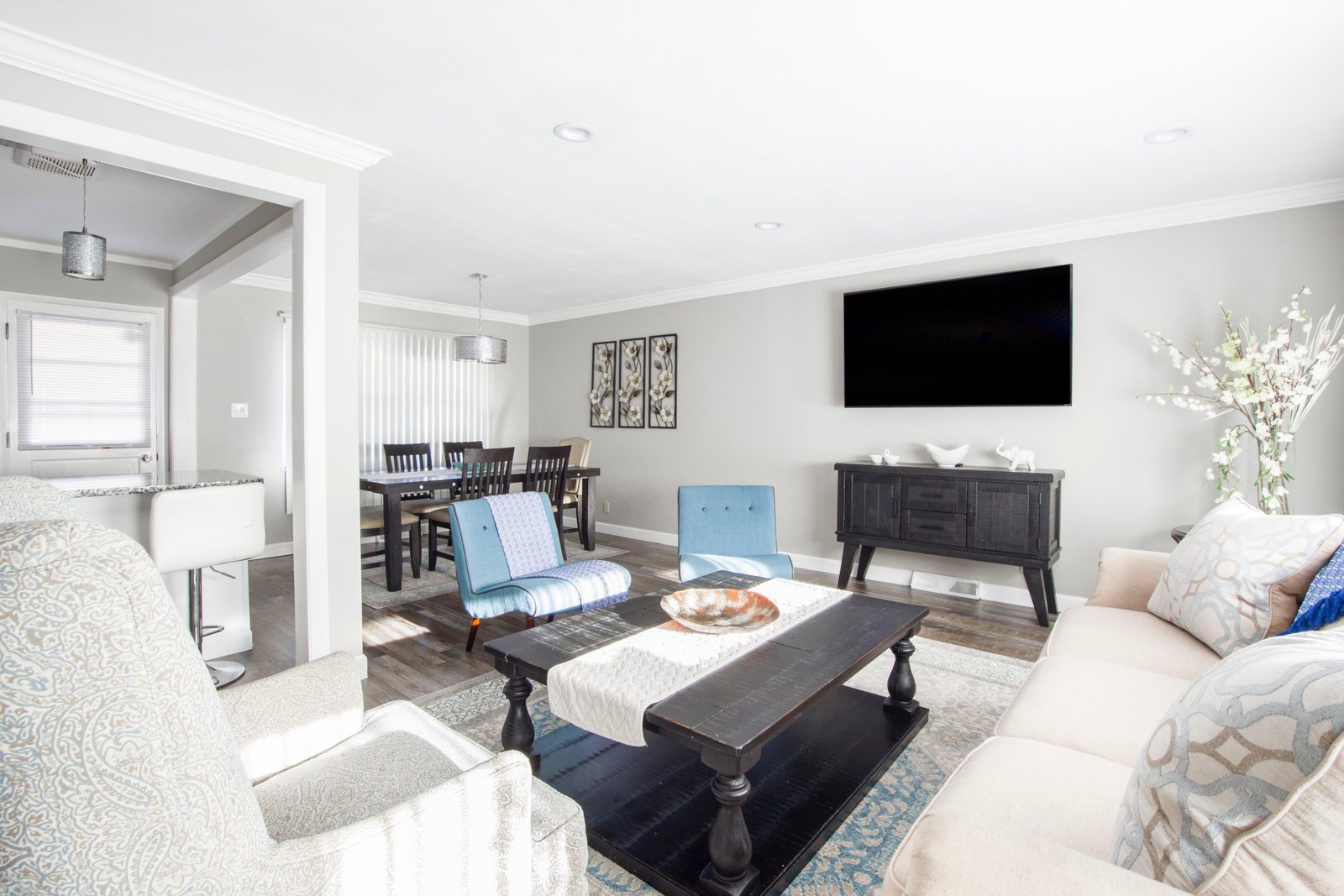 4 Captivating Living Room Staging Ideas