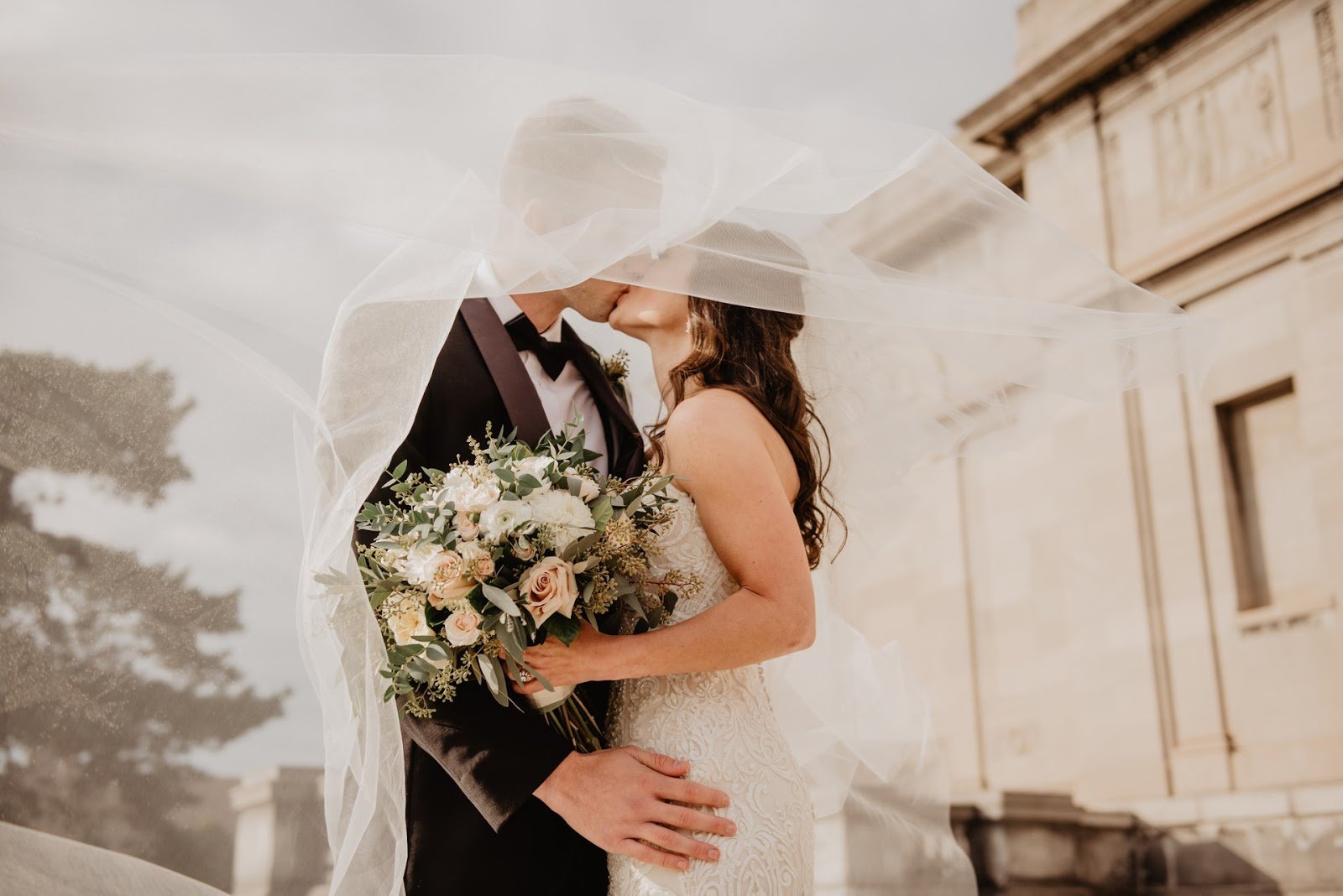 Online Etiquette – 7 Great Gift Ideas For Your First Virtual Wedding