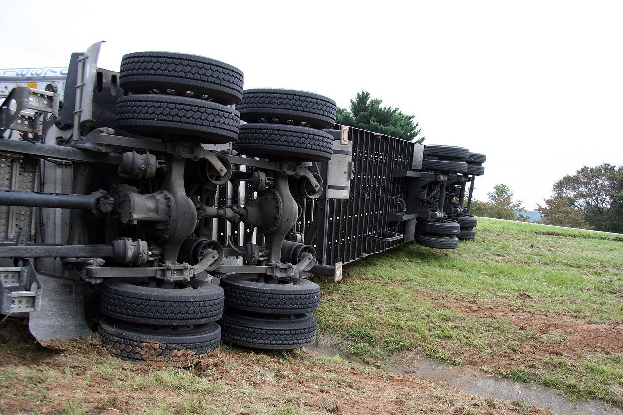 Top 6 Reasons for Rollover Truck Accidents